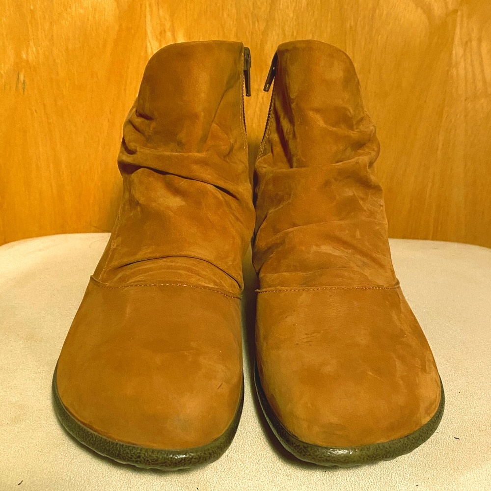 New Women's Naot Ankle Boots